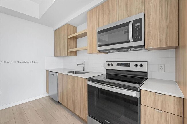 Foto del edificio - 555 NE 8th St