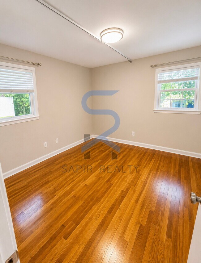 Building Photo - PRELEASING! Spacious & Stunning 5BR/3BA in the Heart of North Druid Hills