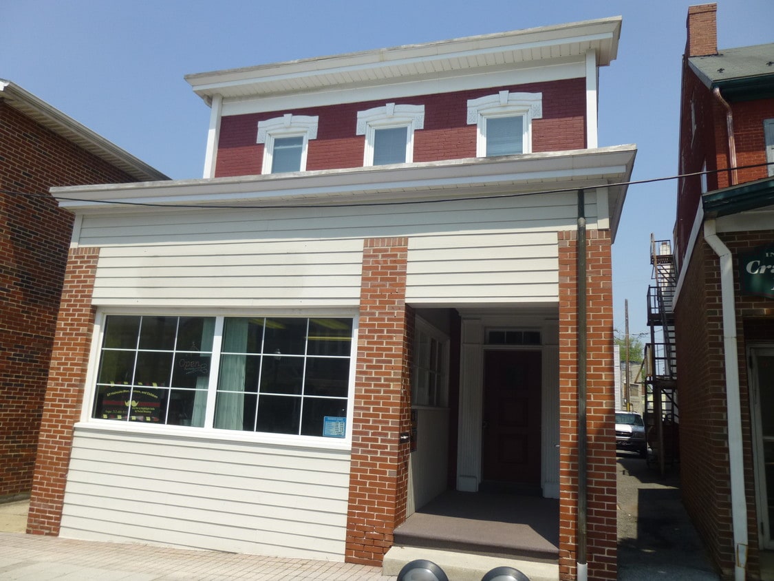 Primary Photo - 11 W Main St