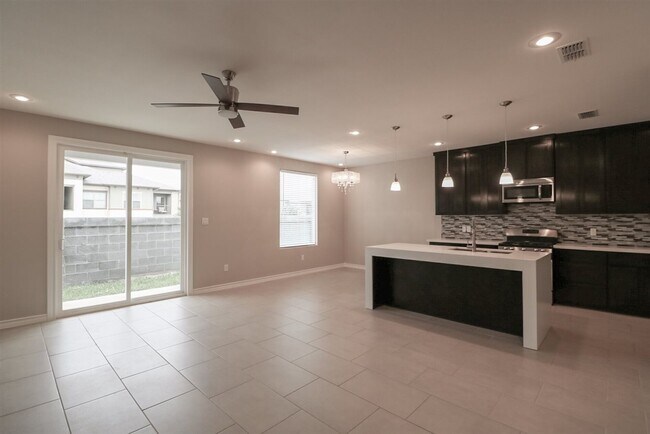 Building Photo - 7930 Elka Lp