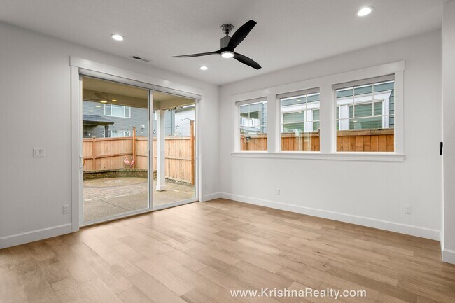 Building Photo - Stunning *4-Bedroom, *3-Bathroom Home with...