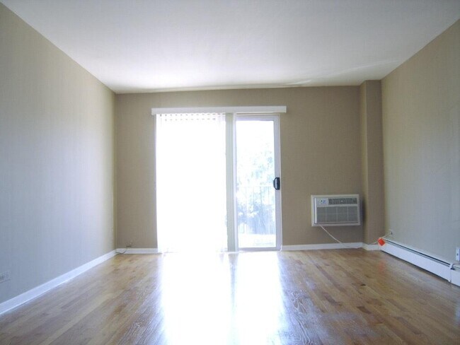 Building Photo - 1567 Ridge Ave