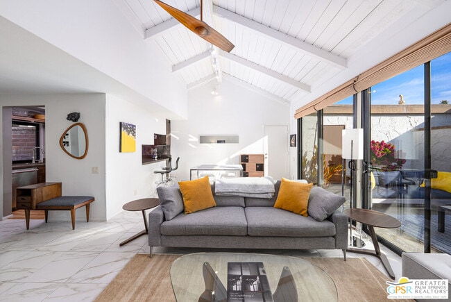 Foto del edificio - 4545 E 7 Lakes Dr