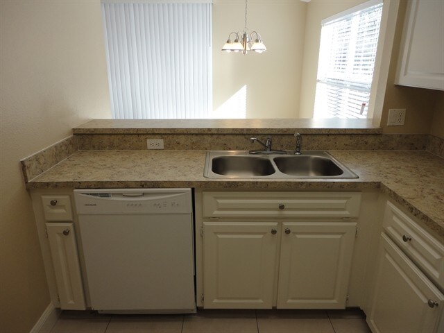 Building Photo - 820 Compass Circle