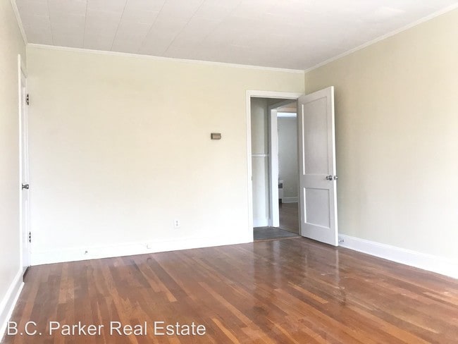 Building Photo - 452 Parkview Dr