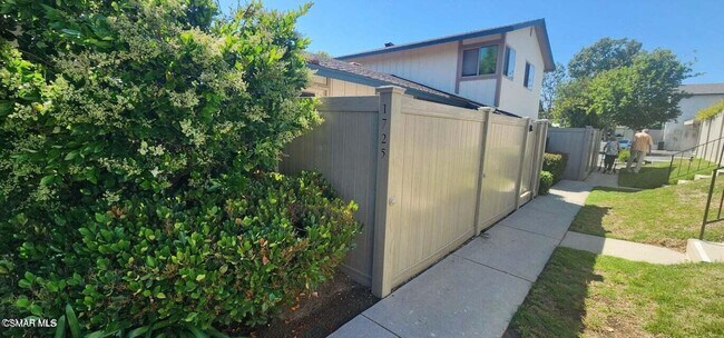 Building Photo - Sharp Thousand Oaks Ground Unit Condo Fully Remodeled