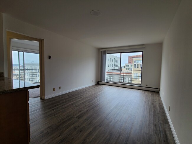 Building Photo - 1455 Filbert St #303