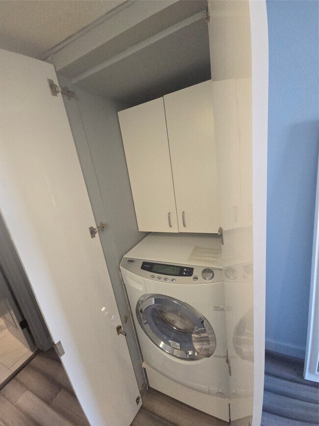 Foto del edificio - 2250 Bering Dr