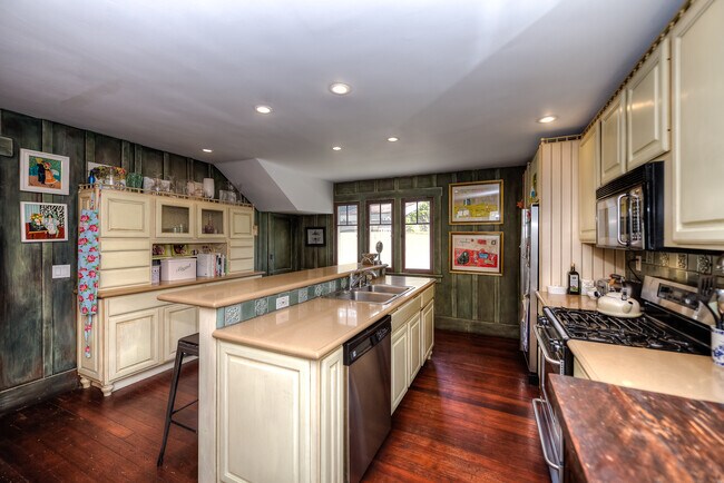 Building Photo - 36 29th Ave