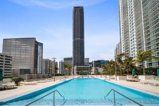 Building Photo - 950 Brickell Bay Dr