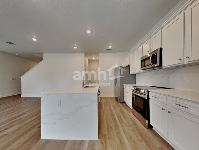 Foto del edificio - 6741 Atlantic Bch Ave