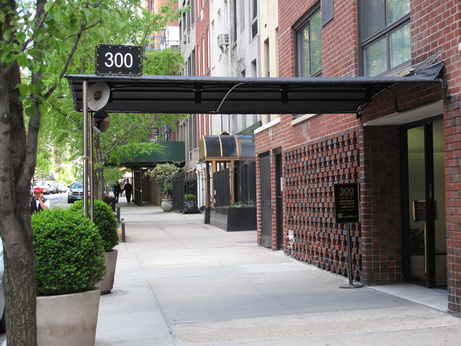 Building Photo - 300 East 51st Street