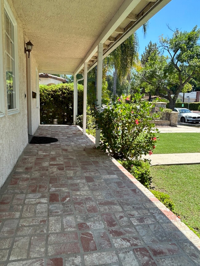 Building Photo - 5008 Newcastle Ave