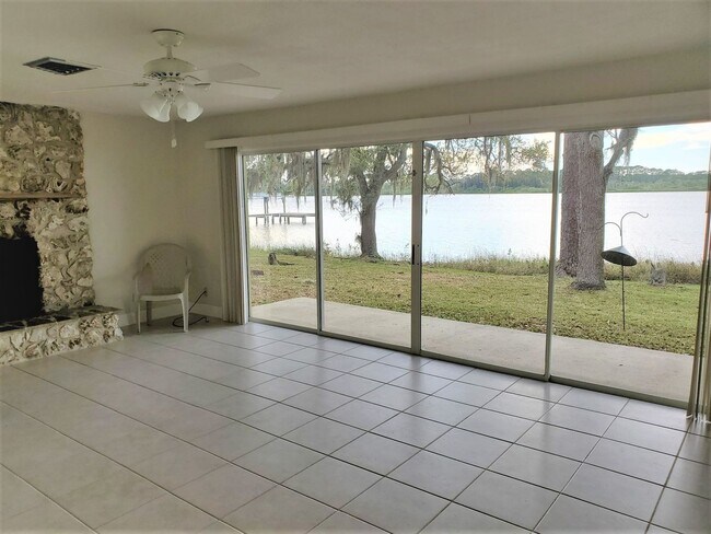 Foto del edificio - Turnbull Bay Water Front Home