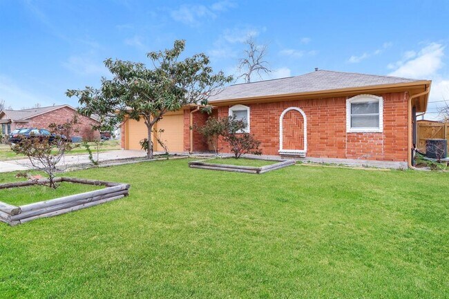 Foto del edificio - 5302 Hemlock Dr