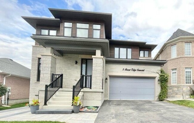 Building Photo - 5 Forest Edge Cres