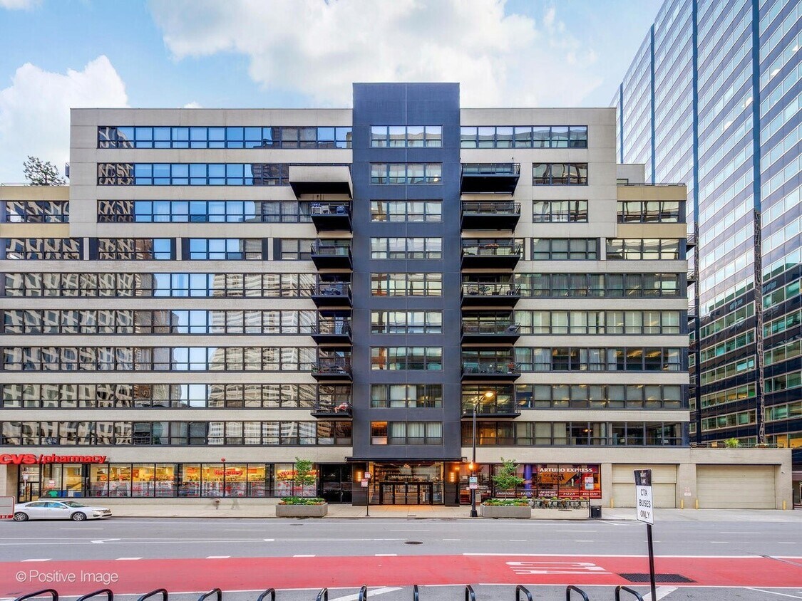 Foto principal - 130 S Canal St