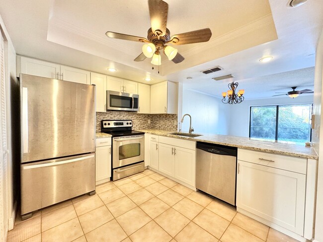 Building Photo - ** PELICAN RIDGE ** 2 BED / 2.5 BATH - ATT...