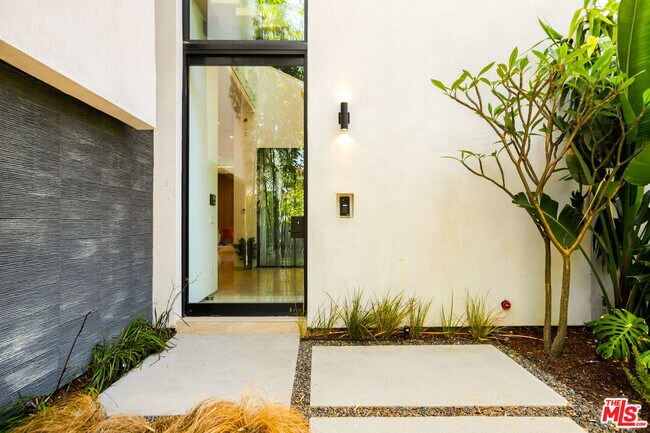 Foto del edificio - 619 N Harper Ave