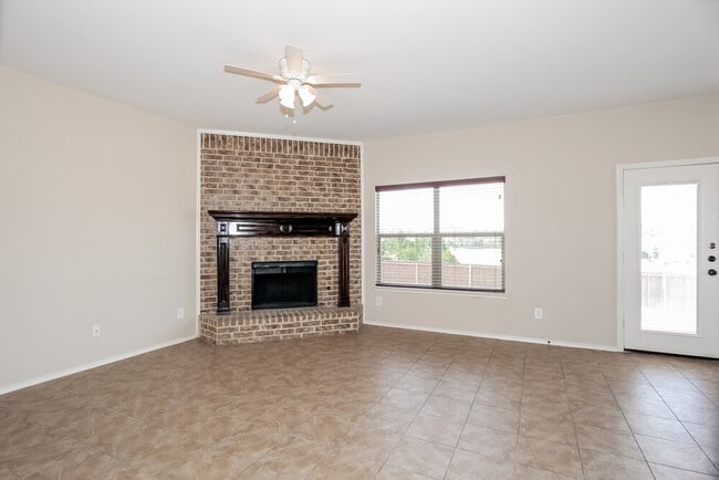 Building Photo - 1082 Carpenter Ct