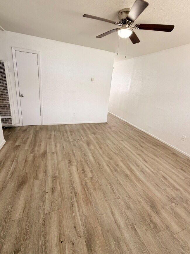 Foto del edificio - "Charming 2-Bed Oasis in Lubbock: Cozy Comfort at 529 42nd Street!"
