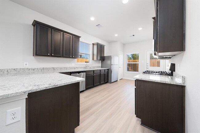 Foto del edificio - 15434 Maple Ter Dr