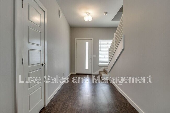 Foto del edificio - 17601 Hampton Park Dr