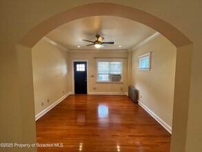 Building Photo - 956 Meade Ave