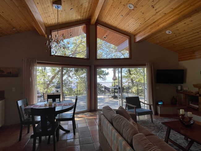 Foto del edificio - 28625 Willow Rd