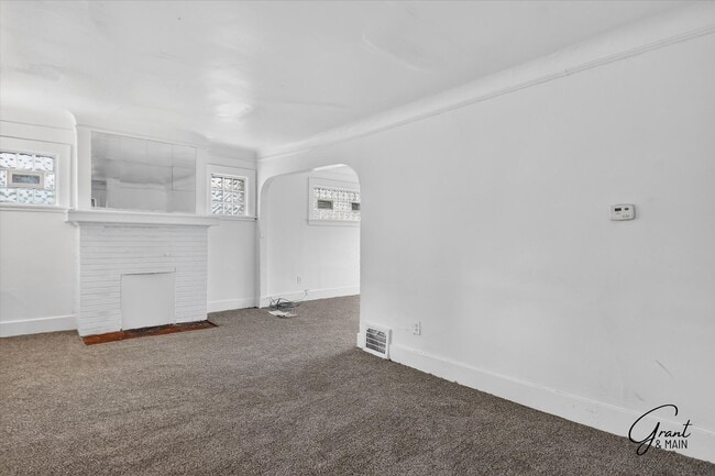 Foto del edificio - $1300 3 bedrooms