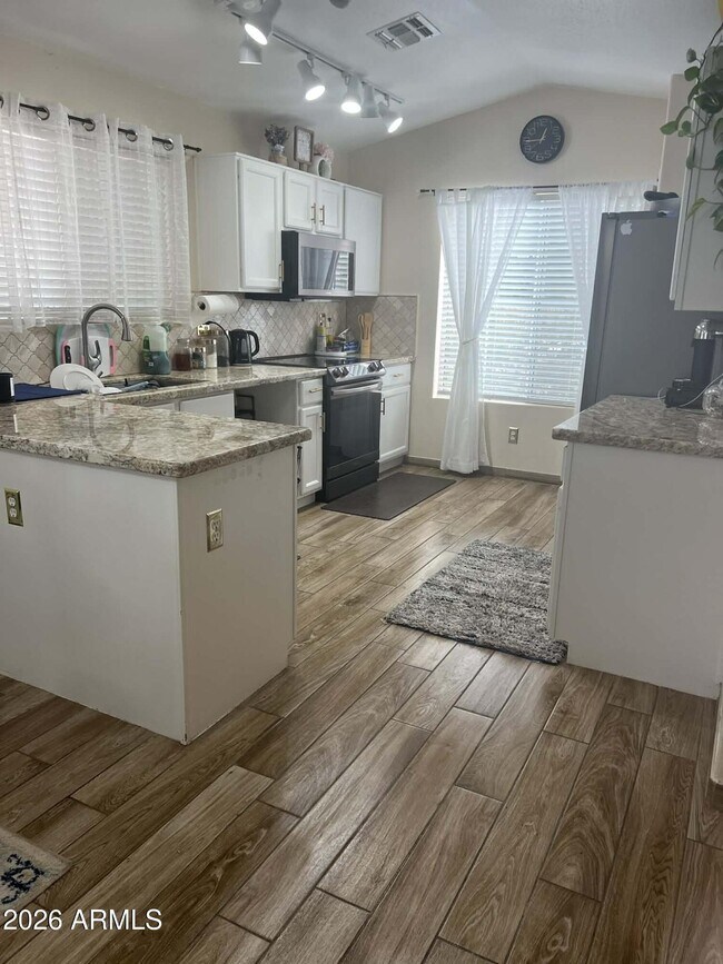 Foto del edificio - 6806 N 77th Dr