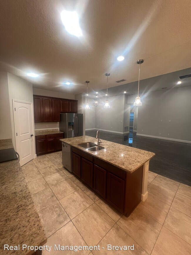 Foto del edificio - 5 br, 3 bath House - 828 Walden Boulevard SE