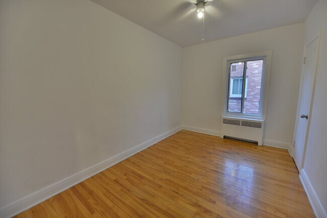 Building Photo - 973 Rue Tait