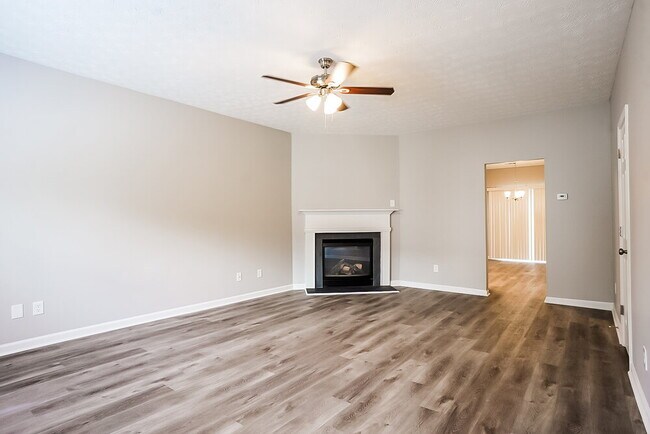 Foto del edificio - 444 Village Bluff Dr