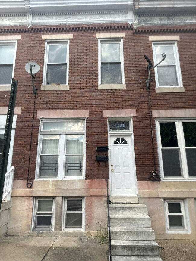 Building Photo - 2451 McCulloh St