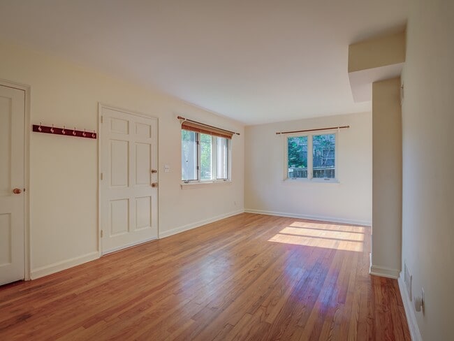 Building Photo - 9011 Lindale Dr