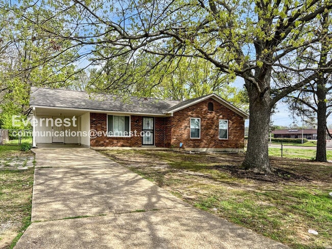 Building Photo - 1582 Custer Dr