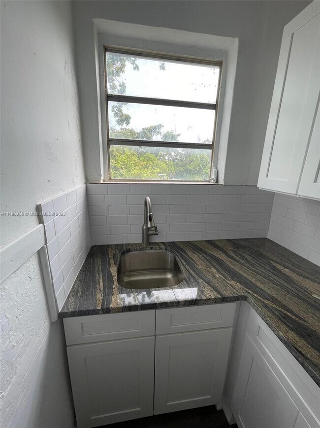 Foto del edificio - 1603 SW 8th St