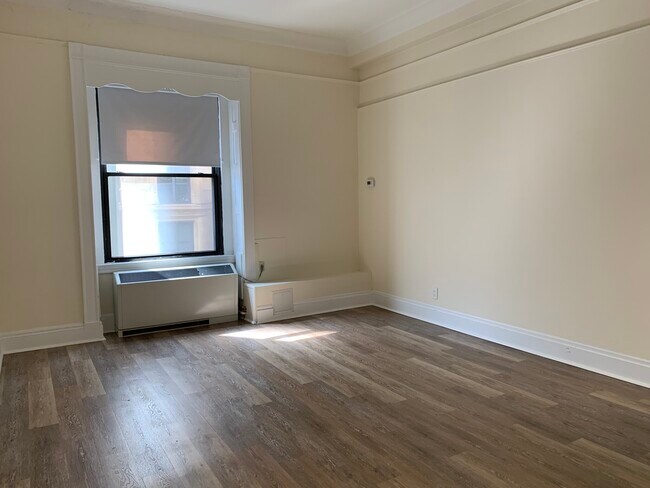 Building Photo - 62 Boylston St