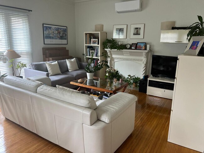 Foto del edificio - 366 S Crescent Dr