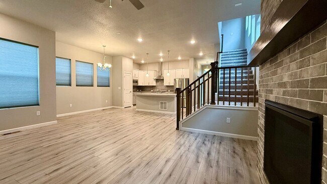 Foto del edificio - Modern Single-Family Home in Desirable Gol...