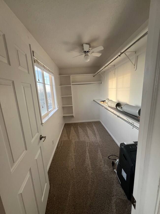 Building Photo - 1305 Alpine Loop