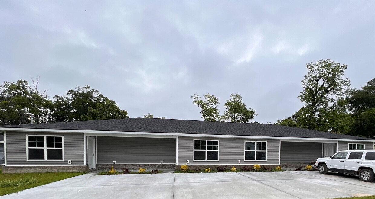 34 Pine Street SW Unit C, Ludowici, GA 31316 House Rental in