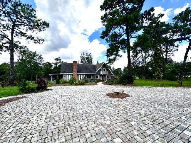 Foto del edificio - 5020 Cub Lake Dr