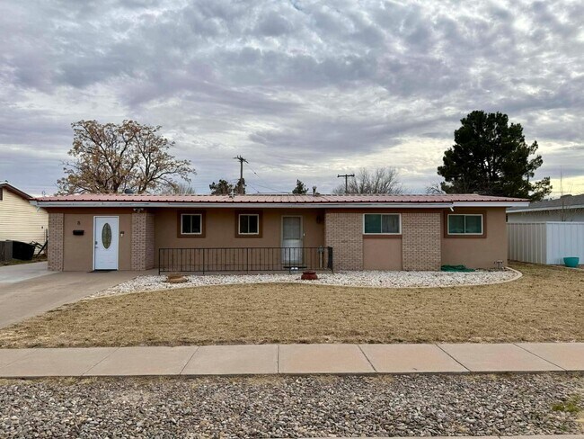 Foto del edificio - 8 Deborah Dr