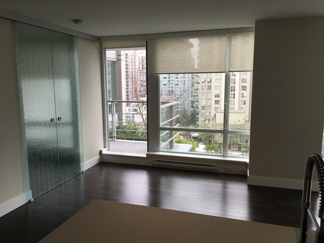 Building Photo - 535 Smithe St