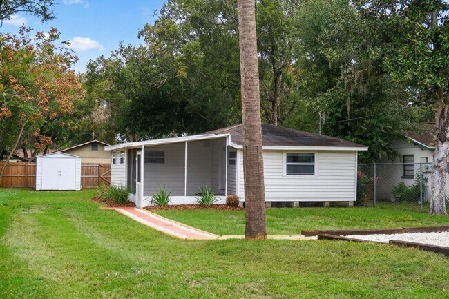 Building Photo - 1 Bedroom, 1 Bathroom Home for Rent in Zephyrhills!
