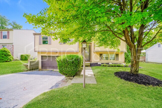 Foto del edificio - Charming home w/ fenced yard, deck & garage