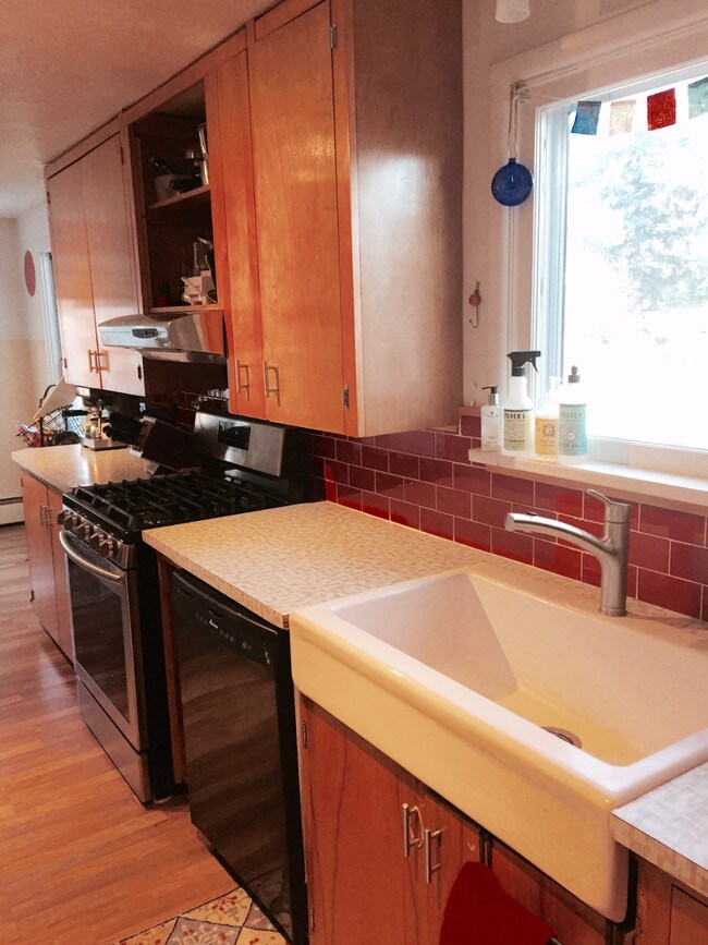 Foto del edificio - 1410 SW Juniper Ave