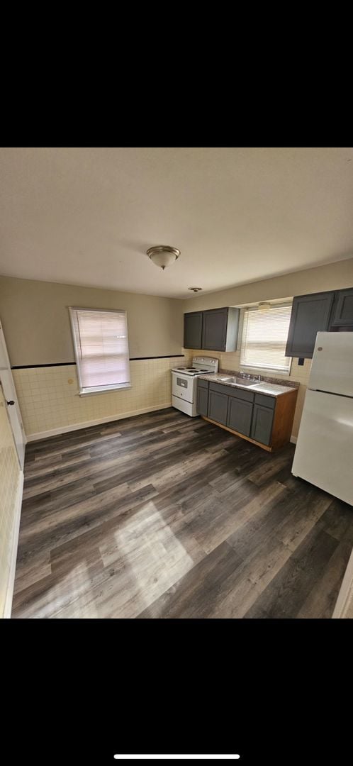 Building Photo - 9710 Balboa Dr
